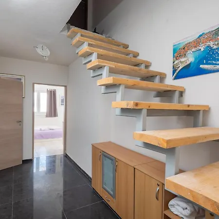 Seaview Duplex Apartment *
